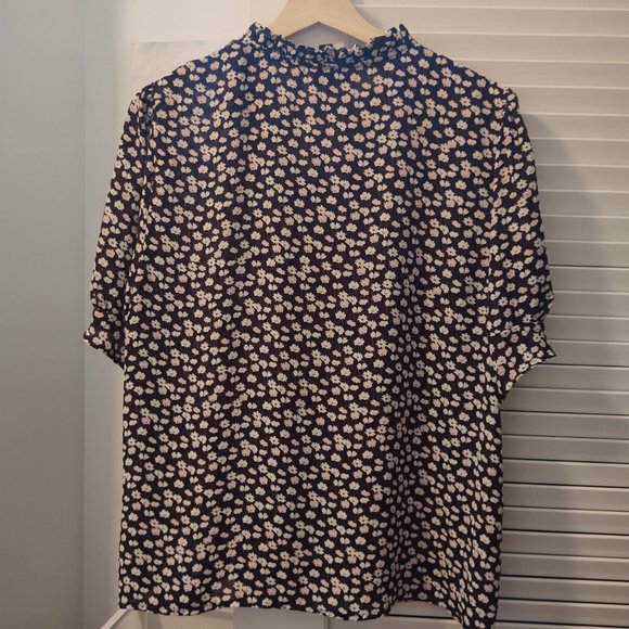 Cece Flowy Floral Short-Sleeve Top - Large - Picture 3 of 6